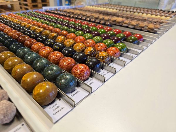 Grand-Cru Konfekt - Ladenlokal in Lüneburg - Auslage von Picasso Pralinen