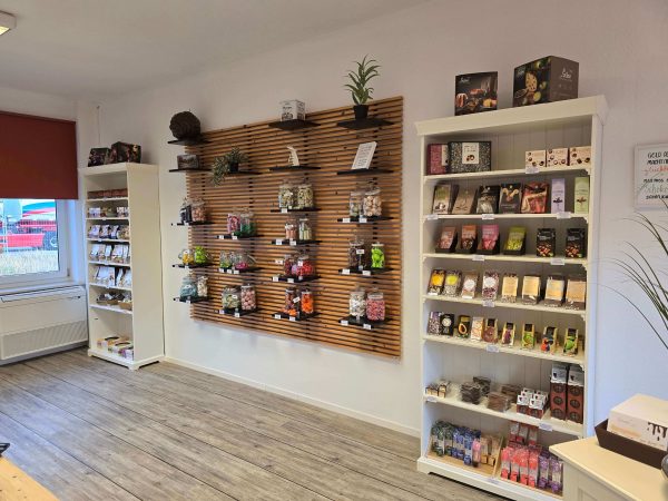 Grand-Cru Konfekt Ladenlokal in Lüneburg - Süßwaren und Snack Sortiment vor Ort