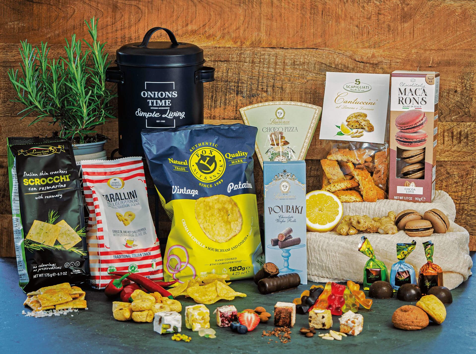 Grand-Cru Konfekt Sortiment Auswahl: Fox Chips, Terre di Puglia Tarrallini, Laurieri Scrocchi, Laurence Pouraki, Scapigliati Cantuccini, Chocolitaly Macarons